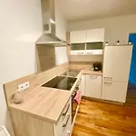 Spacious 2 Bedroom Modern Apartment