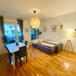 Spacious 2 Bedroom Modern Apartment
