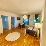 Spacious 2 Bedroom Modern Apartment