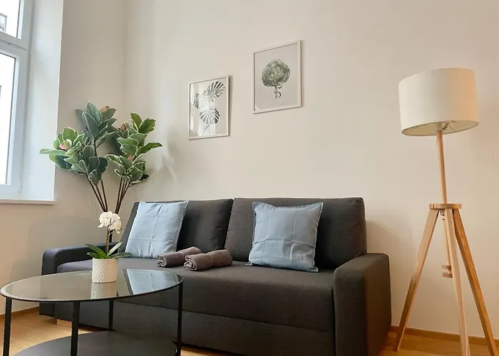 Spacious 2 Bedroom Modern Apartment