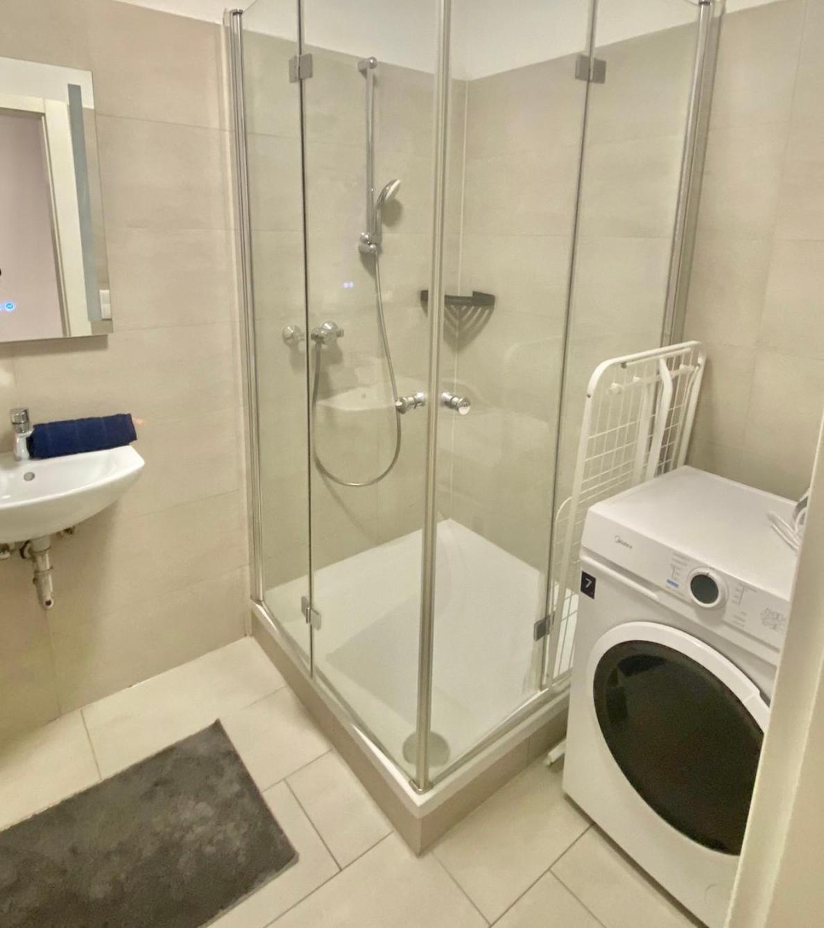 Spacious 2 Bedroom Modern Apartment